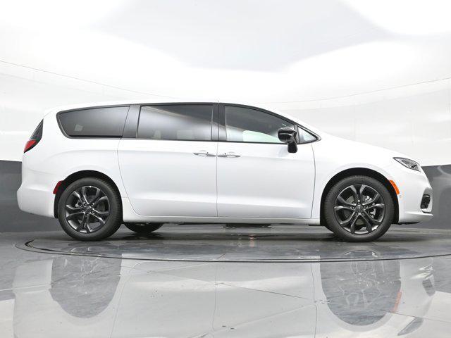 new 2026 Chrysler Pacifica car, priced at $43,159