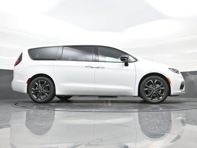 new 2026 Chrysler Pacifica car, priced at $48,055