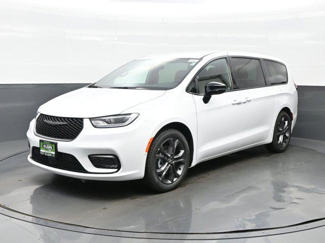 new 2026 Chrysler Pacifica car, priced at $48,055