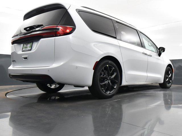 new 2024 Chrysler Pacifica car, priced at $42,191