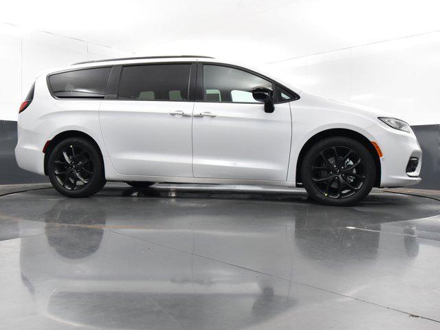 new 2024 Chrysler Pacifica car, priced at $42,191