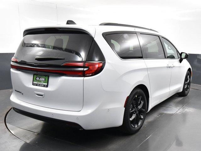 new 2024 Chrysler Pacifica car, priced at $44,941