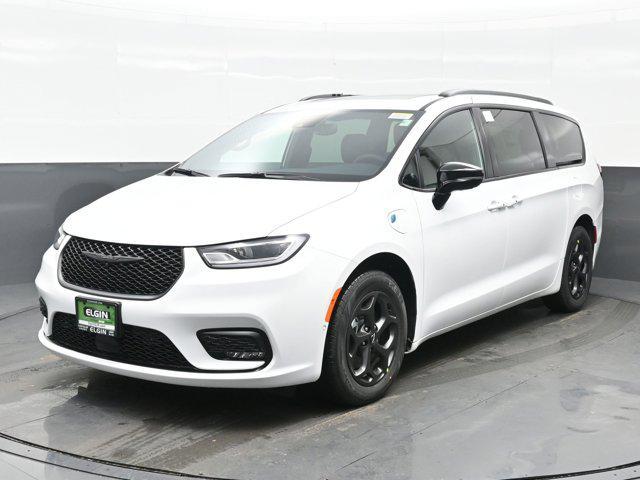 new 2025 Chrysler Pacifica Hybrid car, priced at $50,166