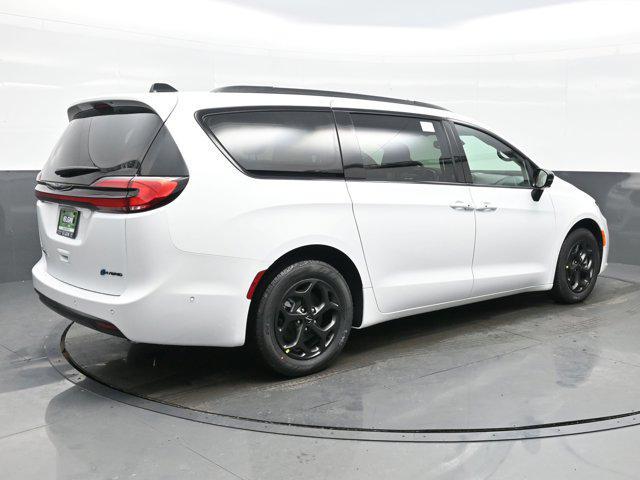 new 2025 Chrysler Pacifica Hybrid car, priced at $50,166