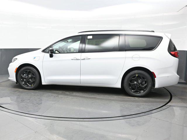 new 2025 Chrysler Pacifica Hybrid car, priced at $50,166