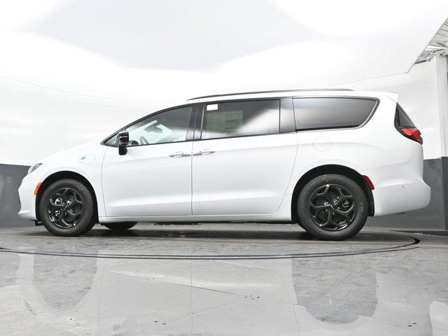 new 2025 Chrysler Pacifica Hybrid car, priced at $50,166