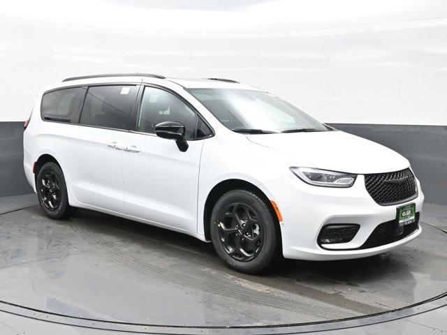 new 2025 Chrysler Pacifica Hybrid car, priced at $50,166