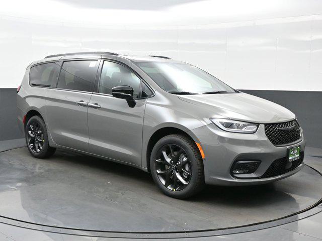 new 2025 Chrysler Pacifica car, priced at $52,838