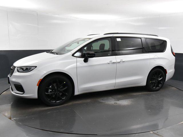 new 2024 Chrysler Pacifica car, priced at $39,815