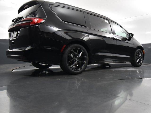 new 2024 Chrysler Pacifica car, priced at $41,115