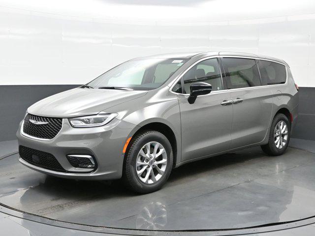 new 2025 Chrysler Pacifica car, priced at $45,364