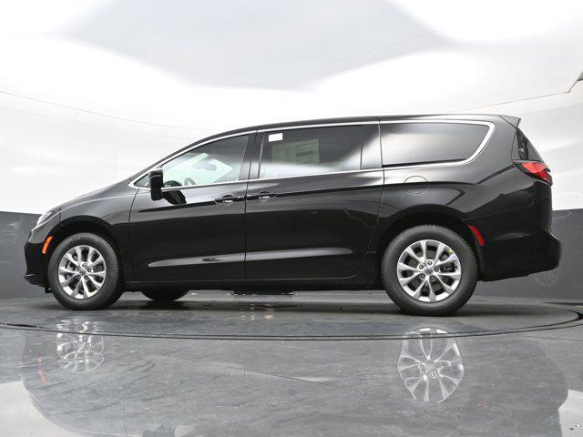 new 2025 Chrysler Pacifica car, priced at $45,021