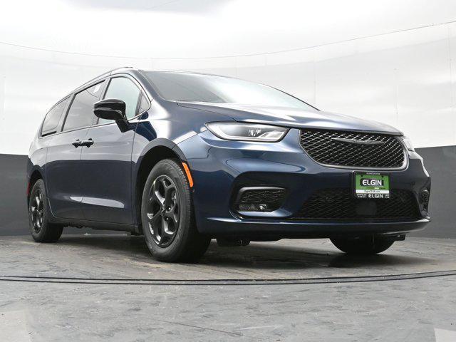 new 2025 Chrysler Pacifica Hybrid car, priced at $50,612