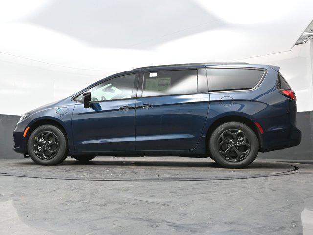 new 2025 Chrysler Pacifica Hybrid car, priced at $50,612