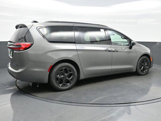 new 2025 Chrysler Pacifica Hybrid car, priced at $50,612