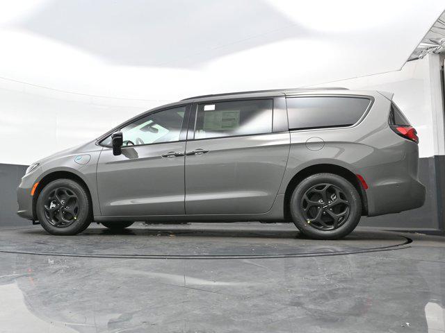 new 2025 Chrysler Pacifica Hybrid car, priced at $50,612