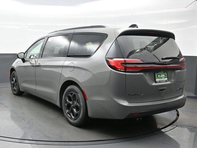 new 2025 Chrysler Pacifica Hybrid car, priced at $50,612