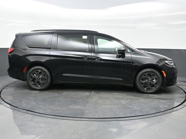 new 2025 Chrysler Pacifica Hybrid car, priced at $50,166