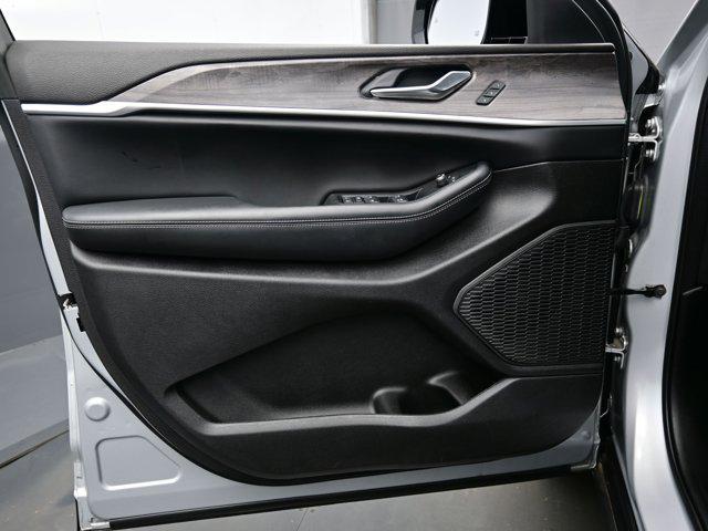 used 2024 Jeep Grand Cherokee car, priced at $37,990