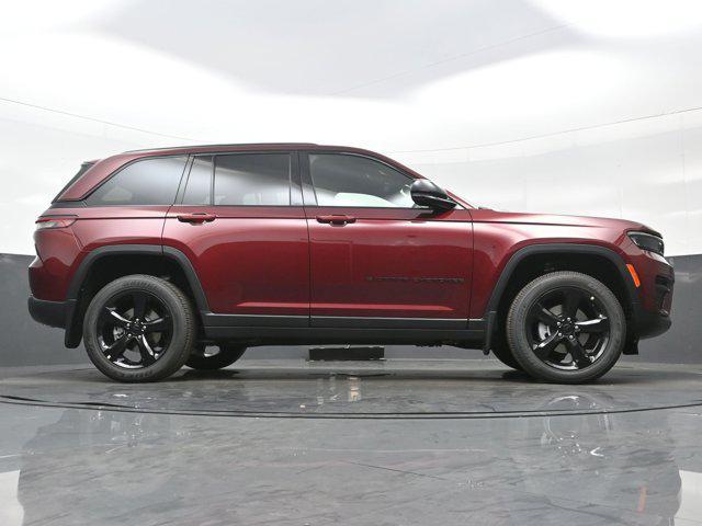 new 2025 Jeep Grand Cherokee car, priced at $40,725