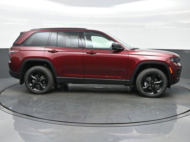 new 2025 Jeep Grand Cherokee car, priced at $40,725