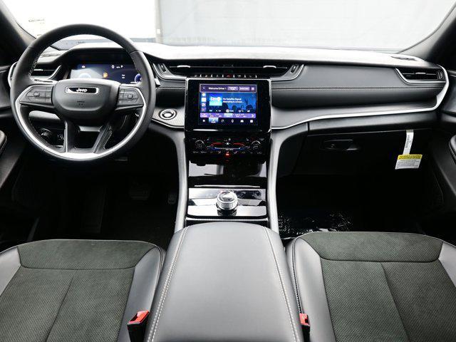 new 2025 Jeep Grand Cherokee car, priced at $40,725