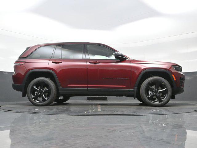 new 2025 Jeep Grand Cherokee car, priced at $40,725