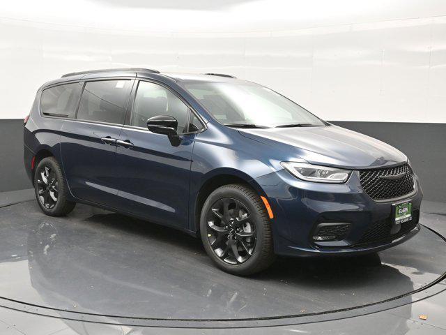 new 2024 Chrysler Pacifica car, priced at $47,823