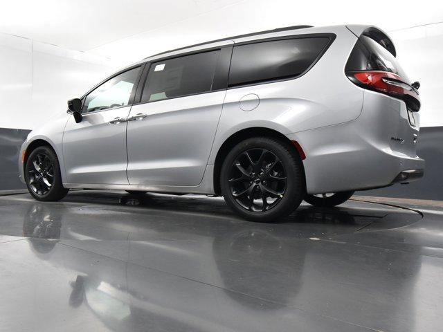 new 2024 Chrysler Pacifica car, priced at $44,041