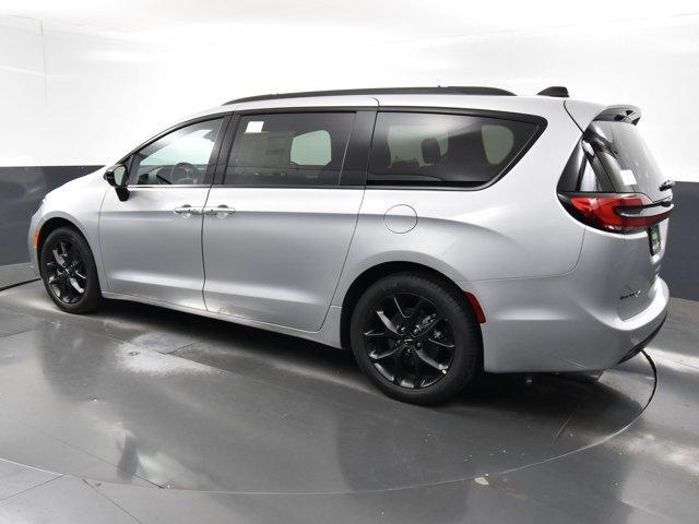 new 2024 Chrysler Pacifica car, priced at $44,041