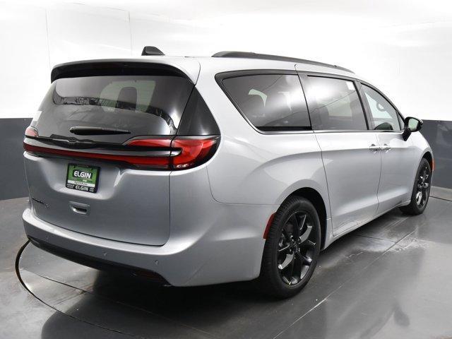 new 2024 Chrysler Pacifica car, priced at $44,041