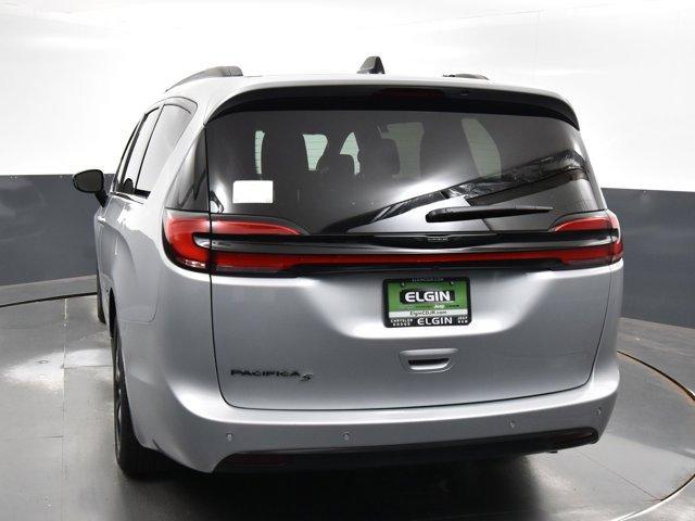 new 2024 Chrysler Pacifica car, priced at $44,041