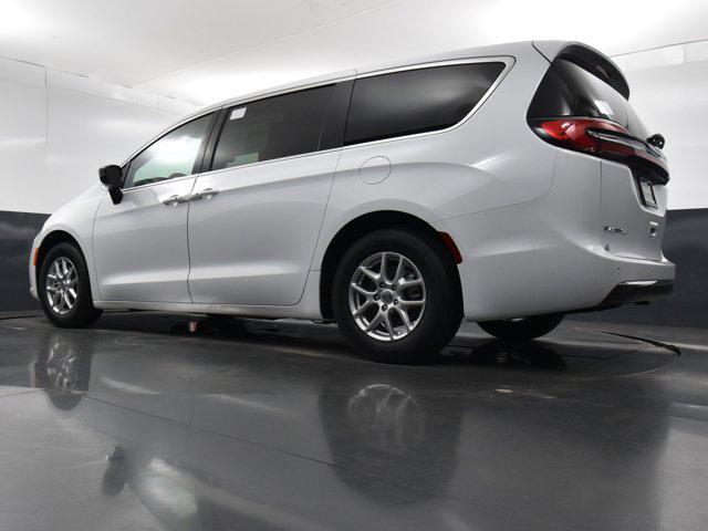 new 2024 Chrysler Pacifica car, priced at $37,985