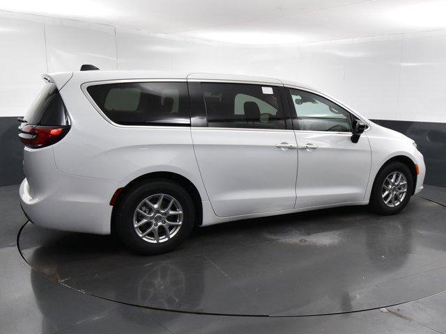 new 2024 Chrysler Pacifica car, priced at $37,985