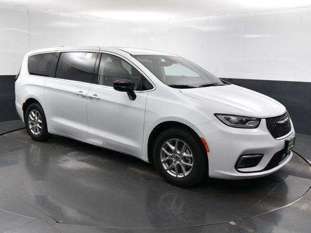 new 2024 Chrysler Pacifica car, priced at $37,985