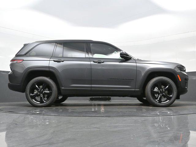 new 2025 Jeep Grand Cherokee car, priced at $40,747