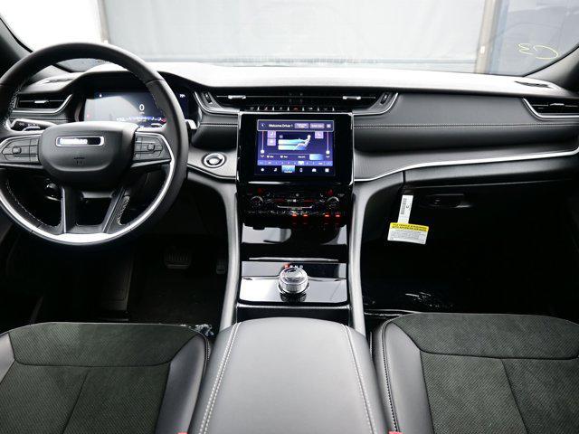 new 2025 Jeep Grand Cherokee car, priced at $40,747