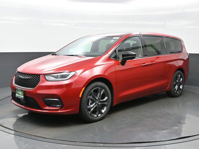 new 2026 Chrysler Pacifica car, priced at $44,685