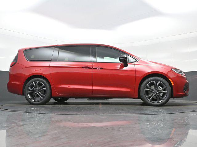 new 2026 Chrysler Pacifica car, priced at $44,685