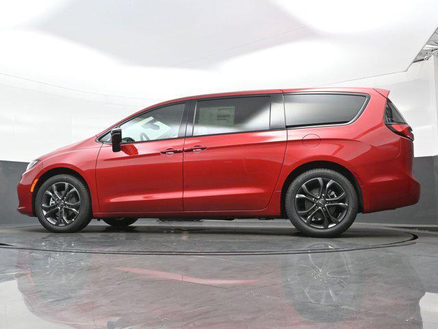 new 2026 Chrysler Pacifica car, priced at $44,685