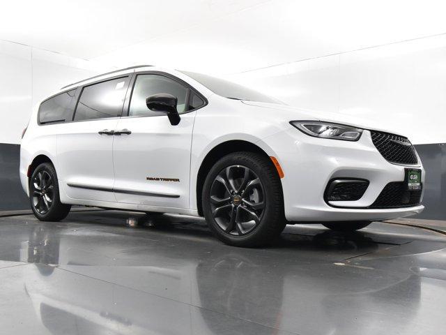 new 2024 Chrysler Pacifica car, priced at $46,791