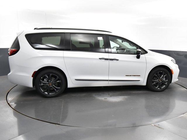 new 2024 Chrysler Pacifica car, priced at $46,791