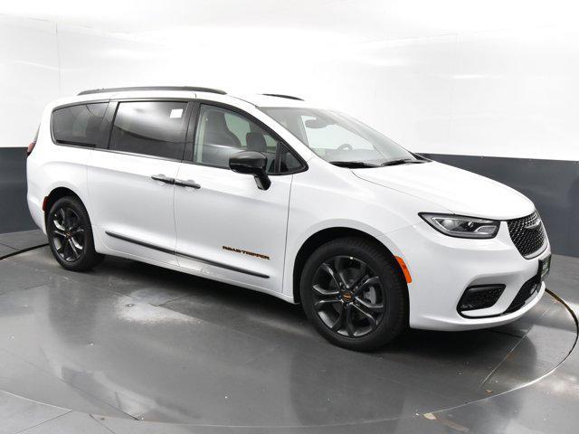 new 2024 Chrysler Pacifica car, priced at $43,041