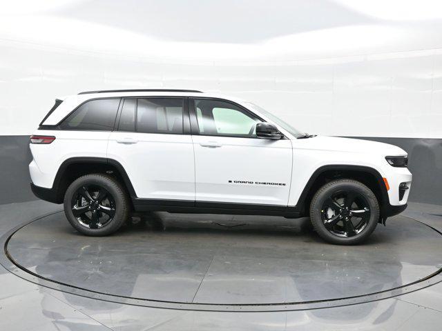 new 2025 Jeep Grand Cherokee car, priced at $43,305