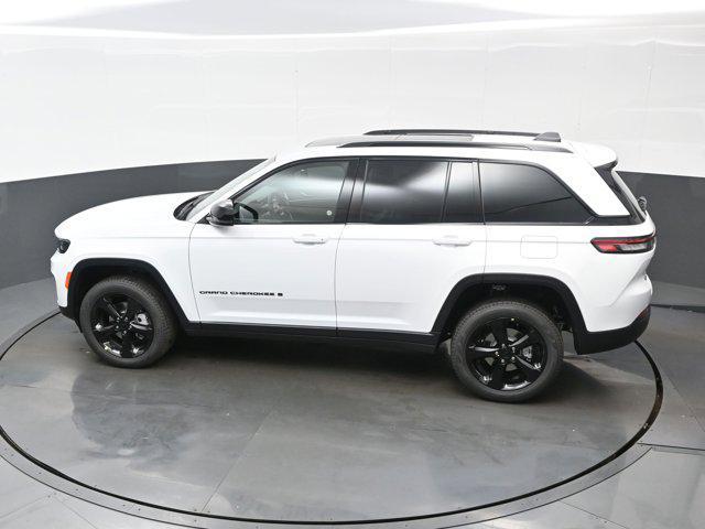 new 2025 Jeep Grand Cherokee car, priced at $43,305