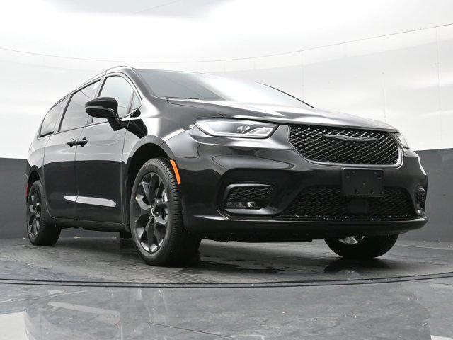 new 2025 Chrysler Pacifica car, priced at $50,532