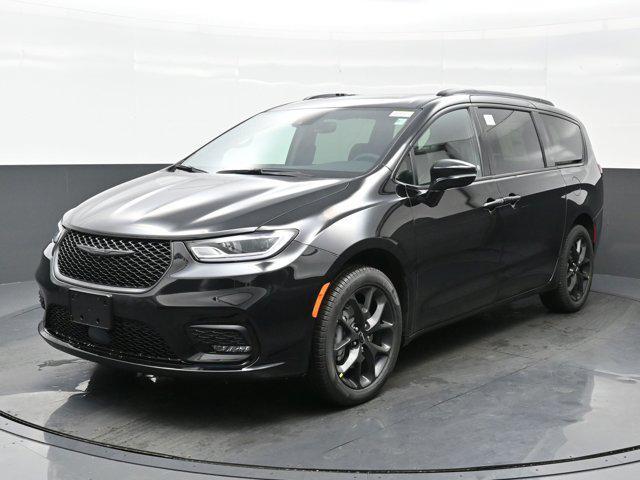 new 2025 Chrysler Pacifica car, priced at $50,532