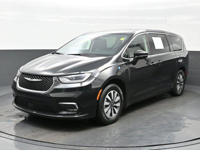 used 2022 Chrysler Pacifica Hybrid car, priced at $23,790