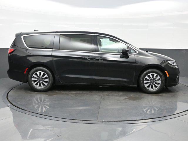 used 2022 Chrysler Pacifica Hybrid car, priced at $23,790