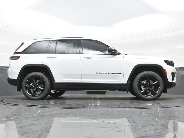 new 2025 Jeep Grand Cherokee car, priced at $39,689